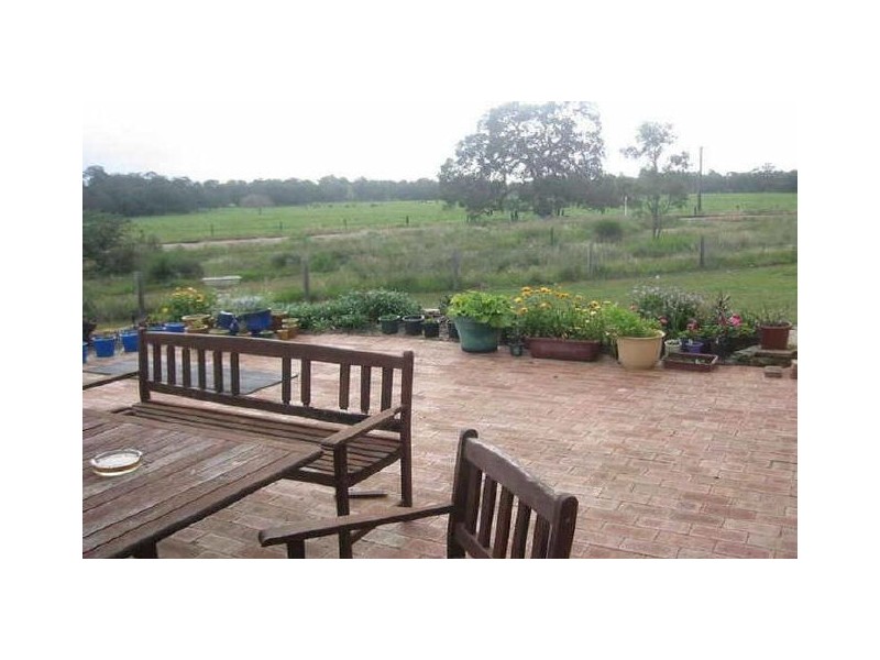 11 Woodstock Place, Darling Downs WA 6122
