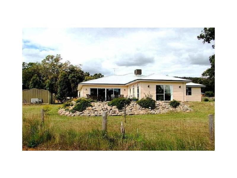 11 Woodstock Place, Darling Downs WA 6122
