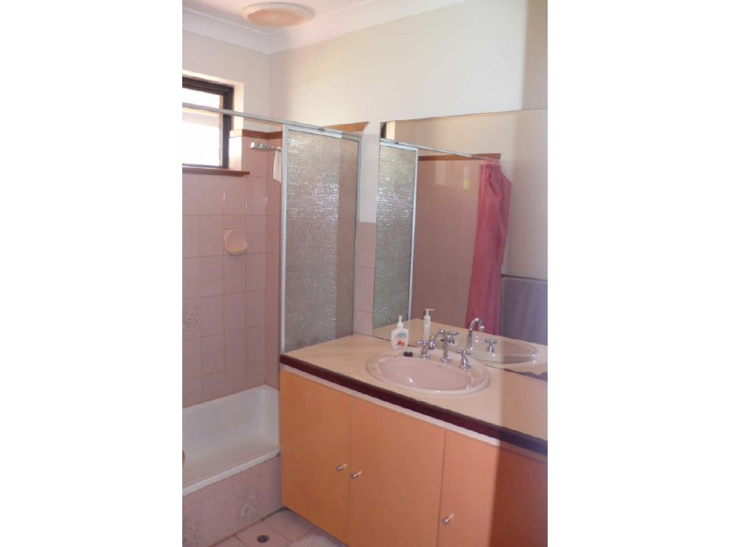 8 Ilford Place, Thornlie WA 6108