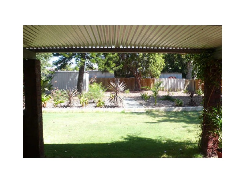 8 Ilford Place, Thornlie WA 6108