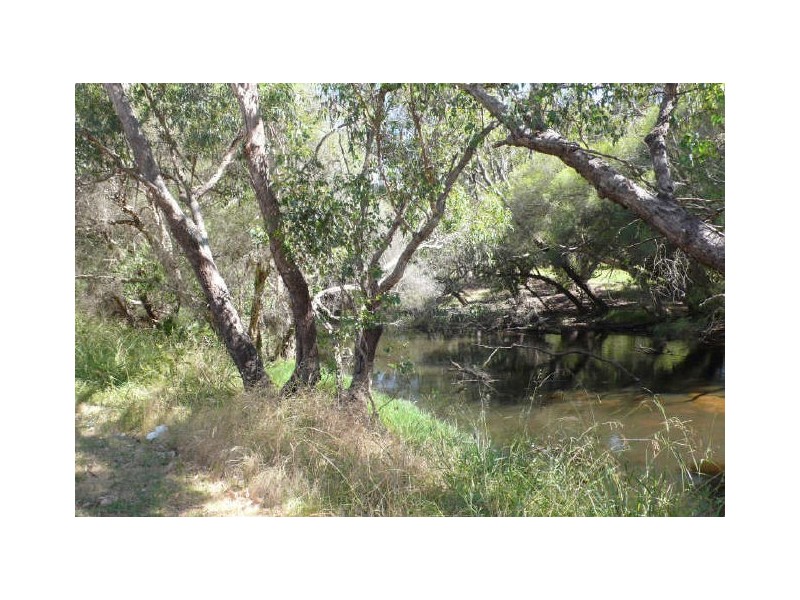 8 Ilford Place, Thornlie WA 6108