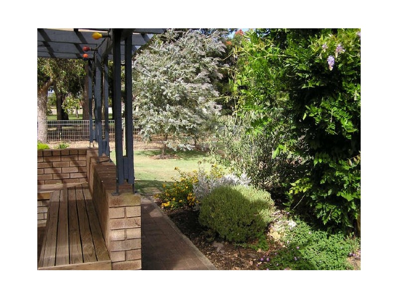 8 Ningaloo Way, Thornlie WA 6108