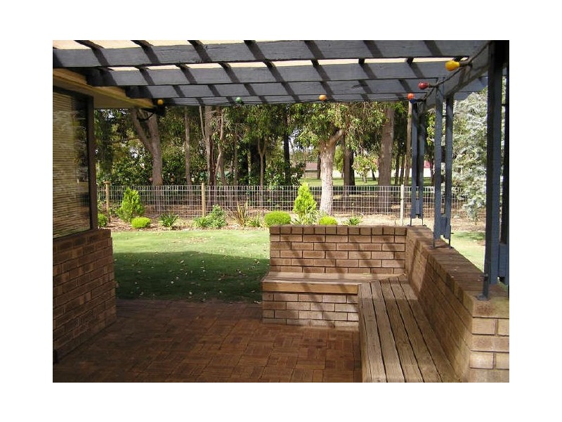 8 Ningaloo Way, Thornlie WA 6108