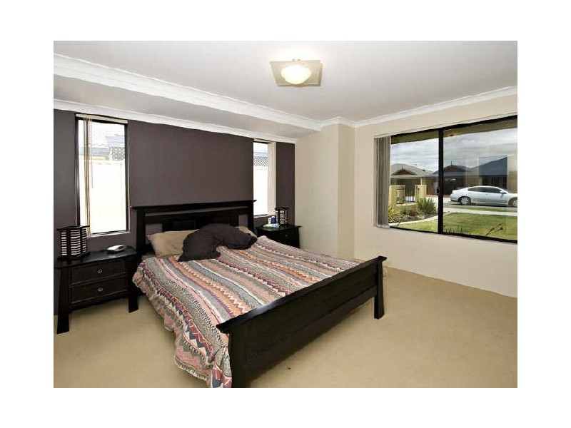 21 Jonquil Loop, Seville Grove WA 6112