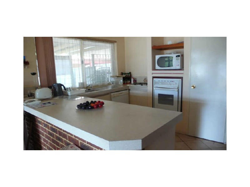 2 Winterbourne Glade, Maddington WA 6109