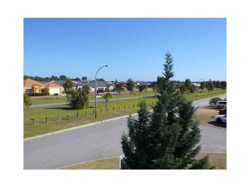 32 Oakhill Drive, Canning Vale WA 6155