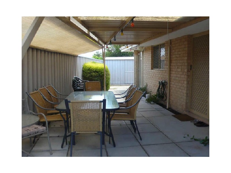 2/11 Mulline Court, Maddington WA 6109
