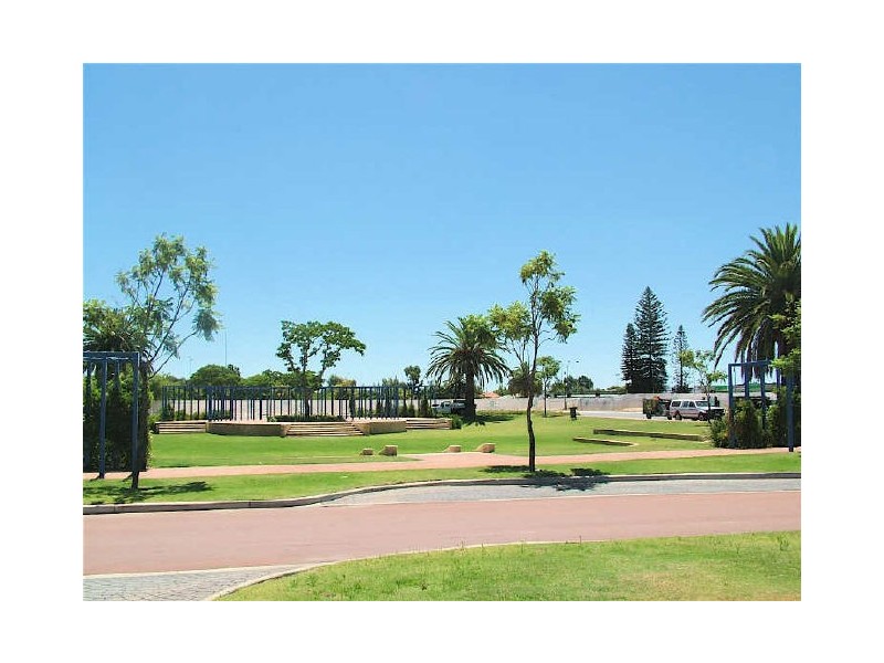 8 St Albans Prom, Canning Vale WA 6155