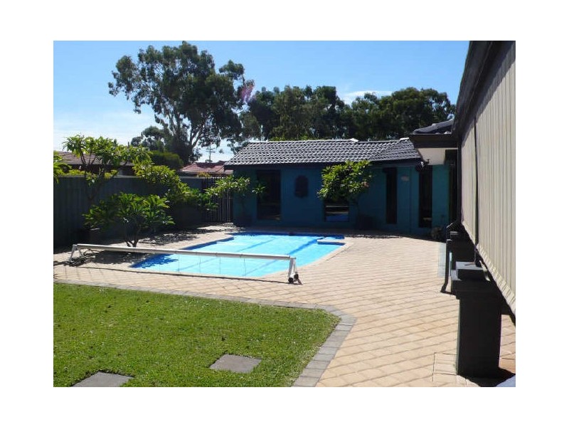 43 Ailsworth Court, Thornlie WA 6108