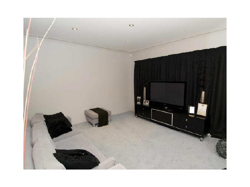 6 Derisleigh Street, Cannington WA 6107