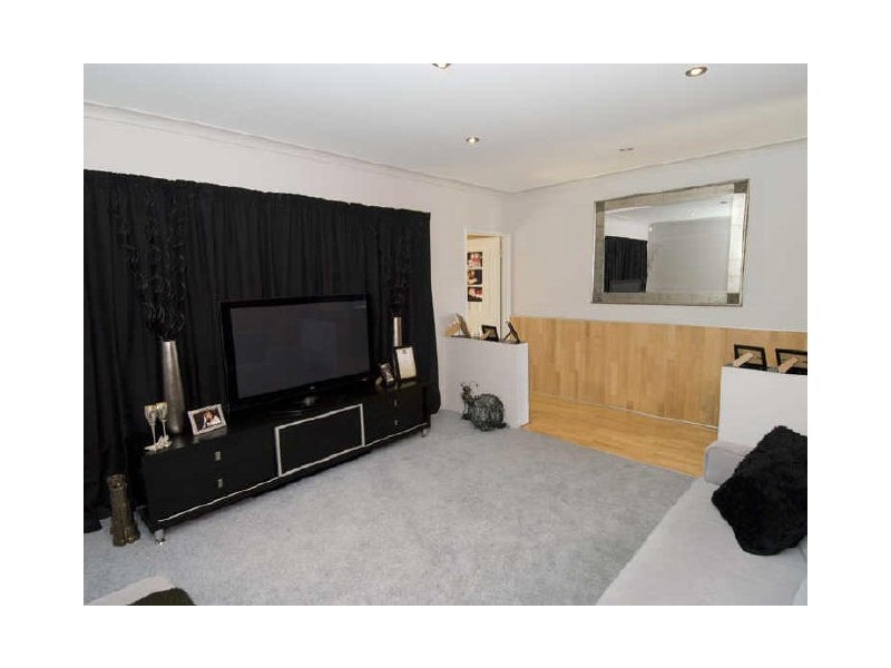 6 Derisleigh Street, Cannington WA 6107