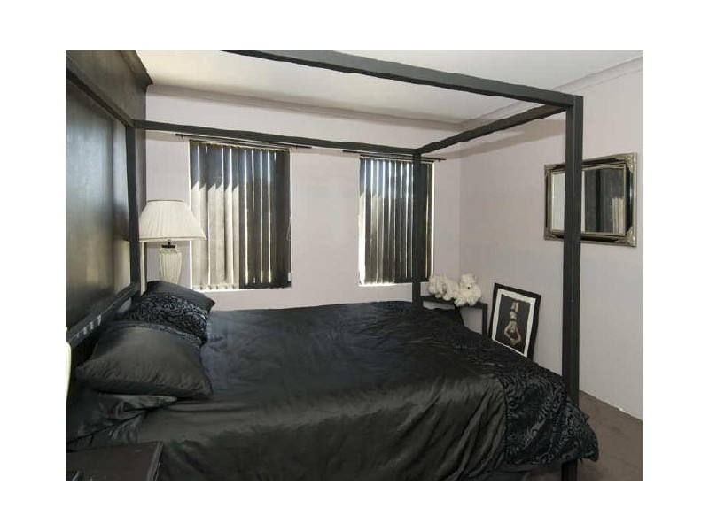 6 Derisleigh Street, Cannington WA 6107