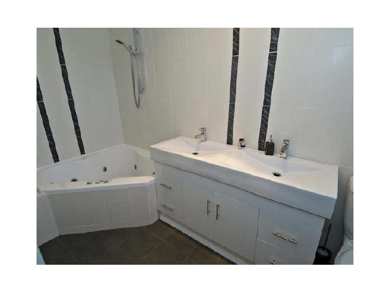 6 Derisleigh Street, Cannington WA 6107