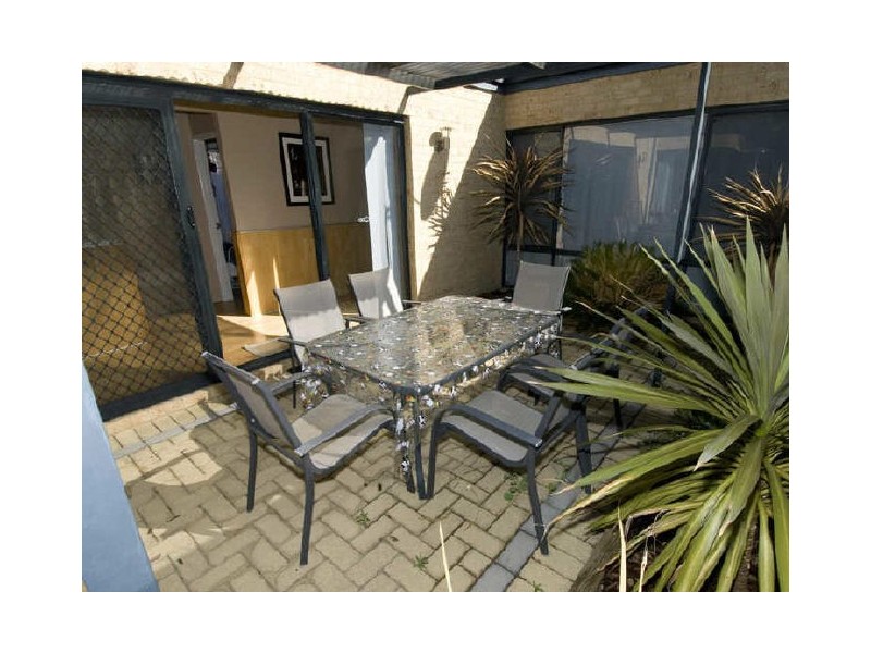 6 Derisleigh Street, Cannington WA 6107