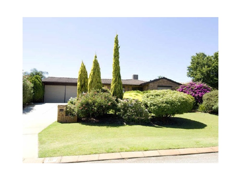 16 Endeavour Court, Thornlie WA 6108