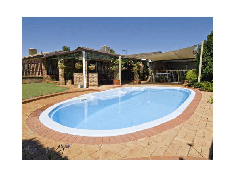 16 Endeavour Court, Thornlie WA 6108