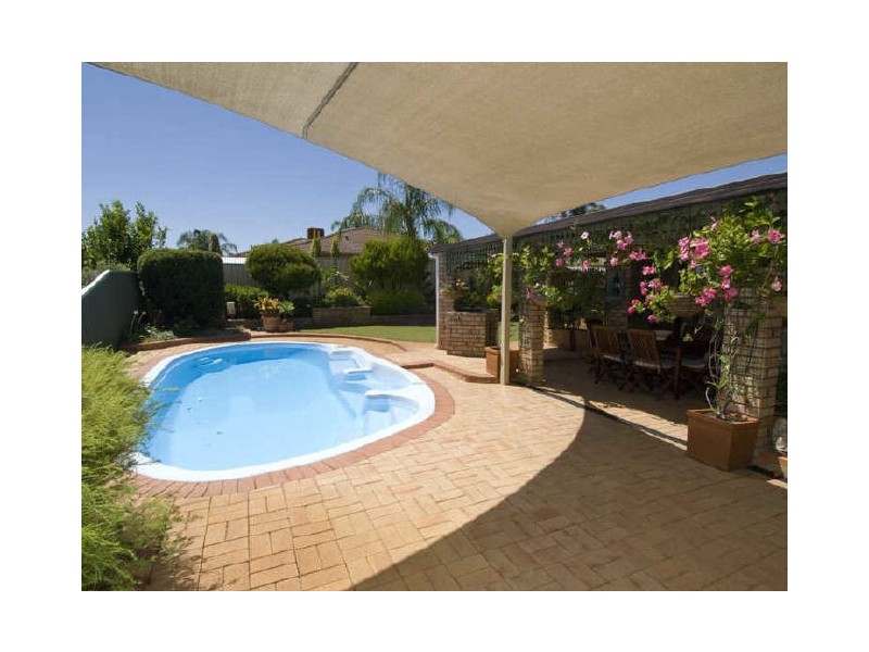 16 Endeavour Court, Thornlie WA 6108