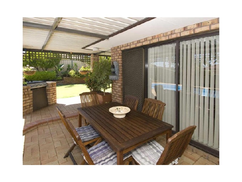 16 Endeavour Court, Thornlie WA 6108