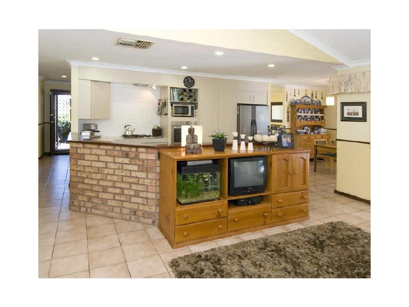 16 Endeavour Court, Thornlie WA 6108