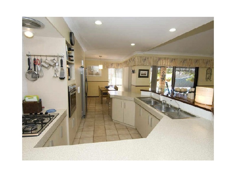 16 Endeavour Court, Thornlie WA 6108