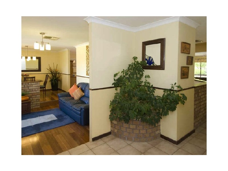 16 Endeavour Court, Thornlie WA 6108