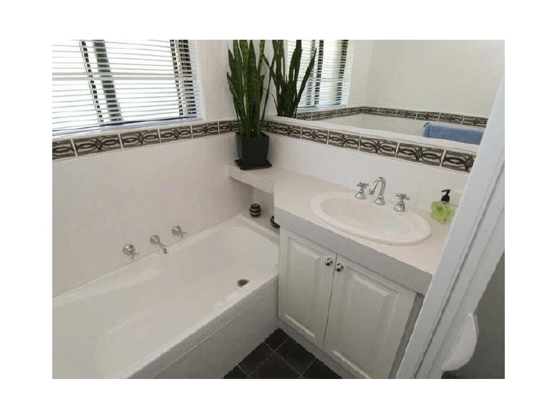 16 Endeavour Court, Thornlie WA 6108