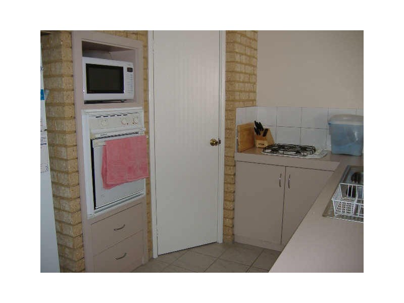 4/18 Lester Drive, Thornlie WA 6108