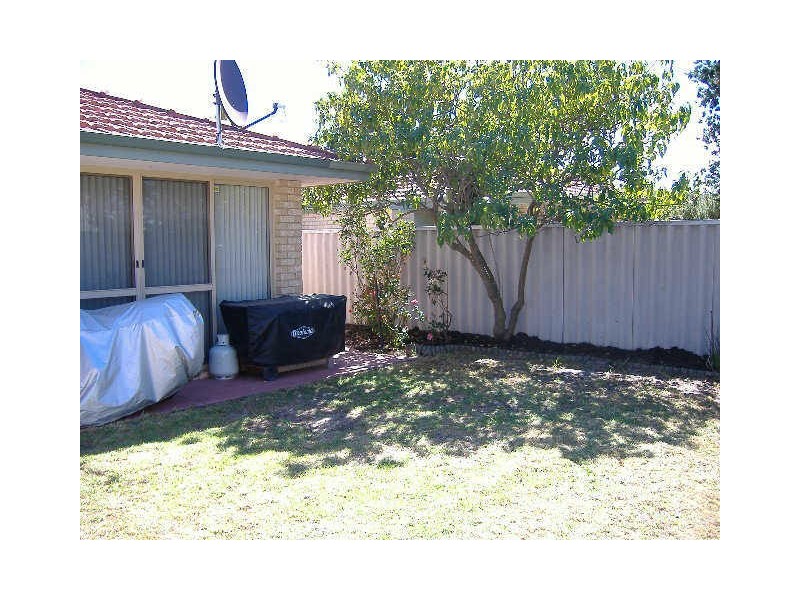 4/18 Lester Drive, Thornlie WA 6108
