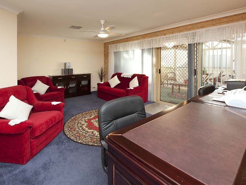 1 Expedition Drive, Thornlie WA 6108