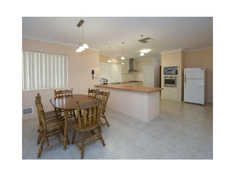 11 Rodena Way, Canning Vale WA 6155