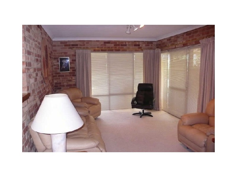 2 Parkway Road, Thornlie WA 6108