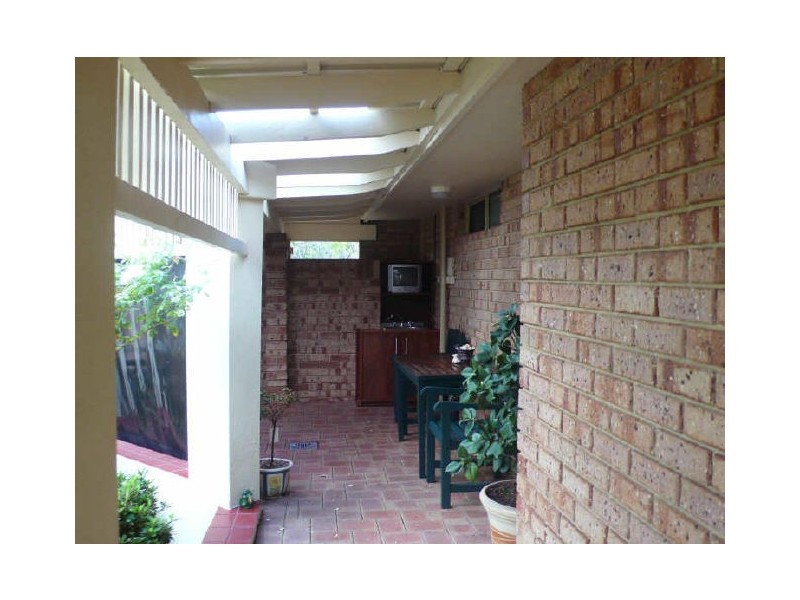 2 Parkway Road, Thornlie WA 6108