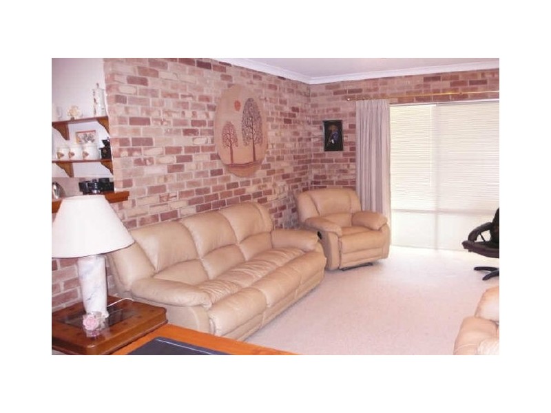 2 Parkway Road, Thornlie WA 6108