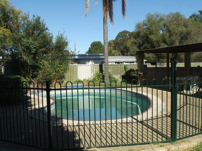 36 Spring Road, Thornlie WA 6108