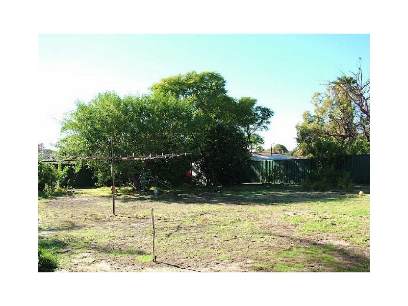 6 Caldecott Street, Thornlie WA 6108