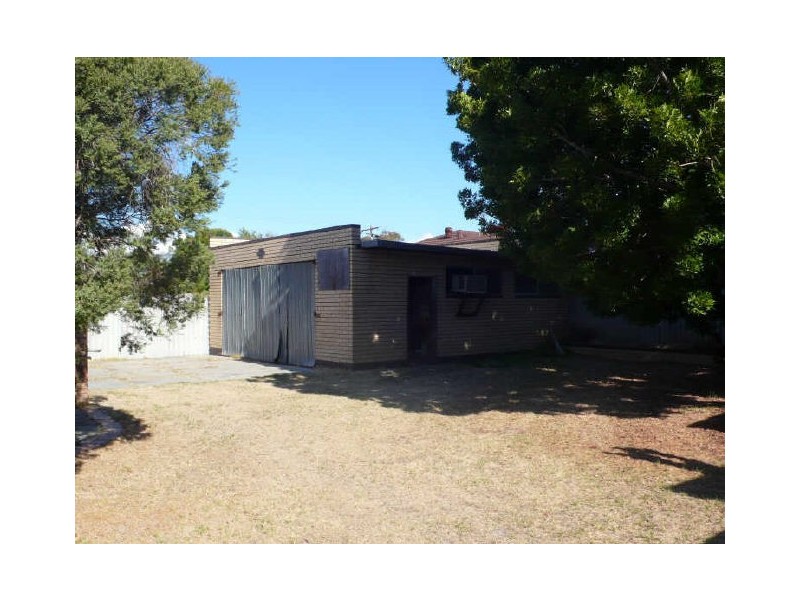 315 Spencer Road, Thornlie WA 6108