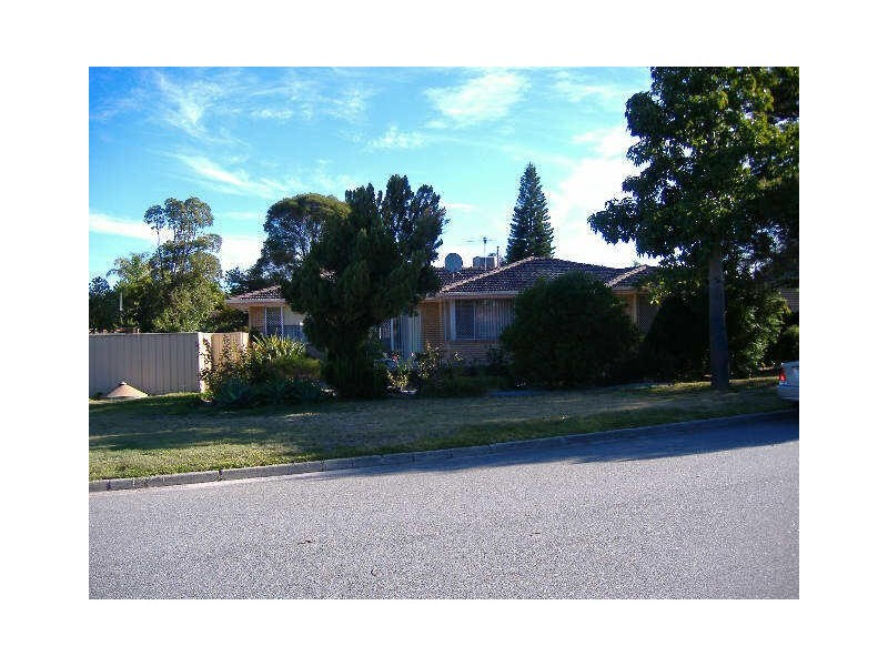 7 Leybourne Street, Thornlie WA 6108