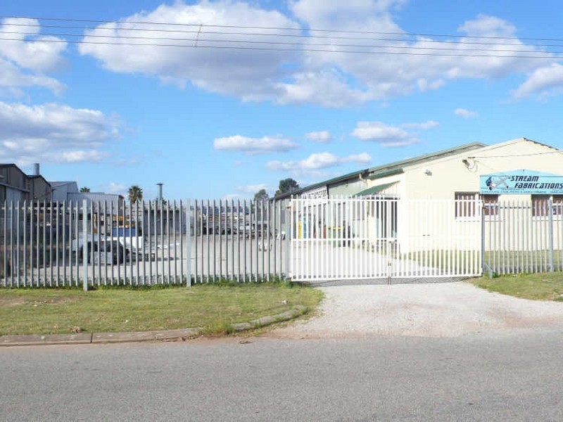 14 Lower Park Road, Maddington WA 6109