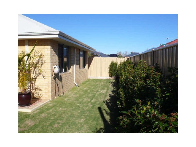 14 Wiltshire Avenue, Thornlie WA 6108