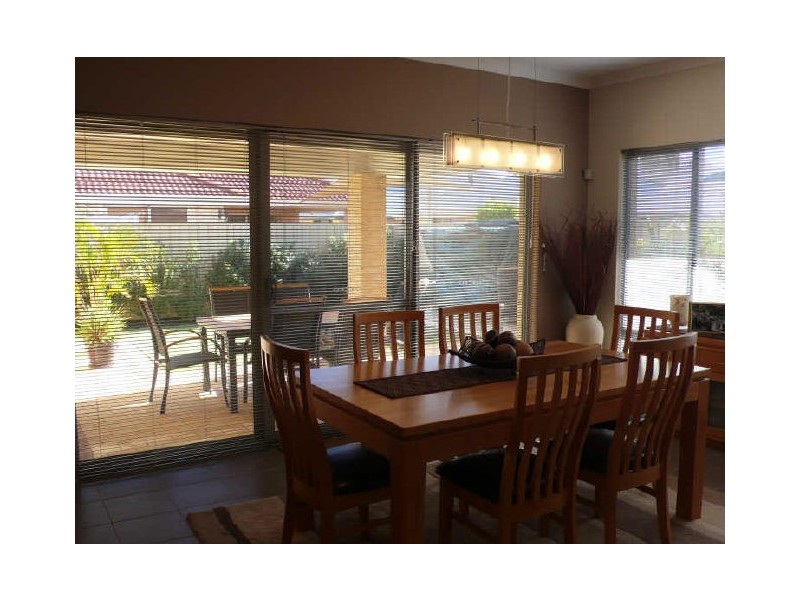 14 Wiltshire Avenue, Thornlie WA 6108