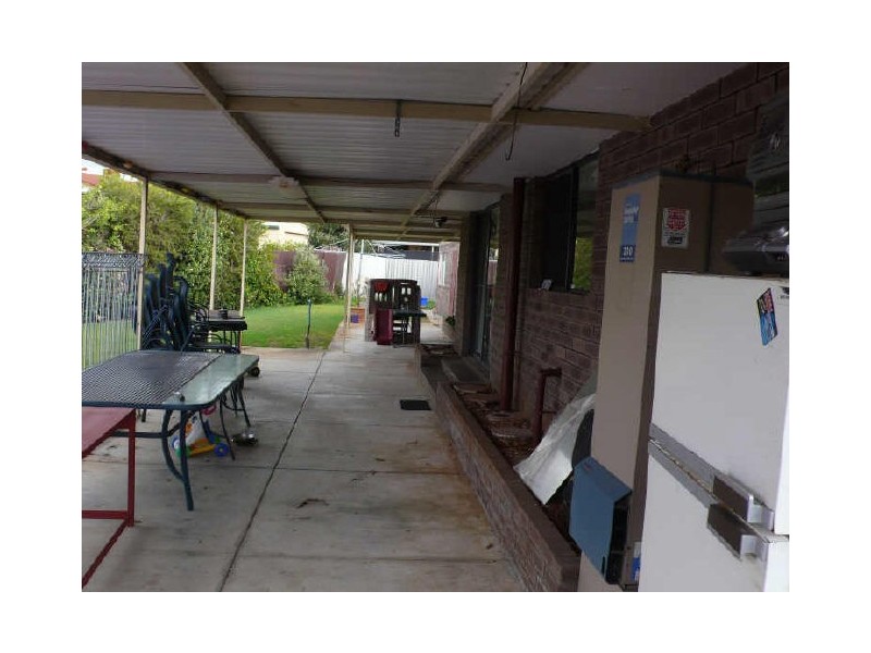 2 Hayes Court, Thornlie WA 6108