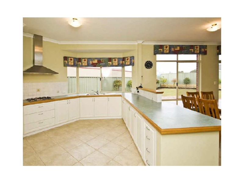 13 Lycett Turn, Southern River WA 6110