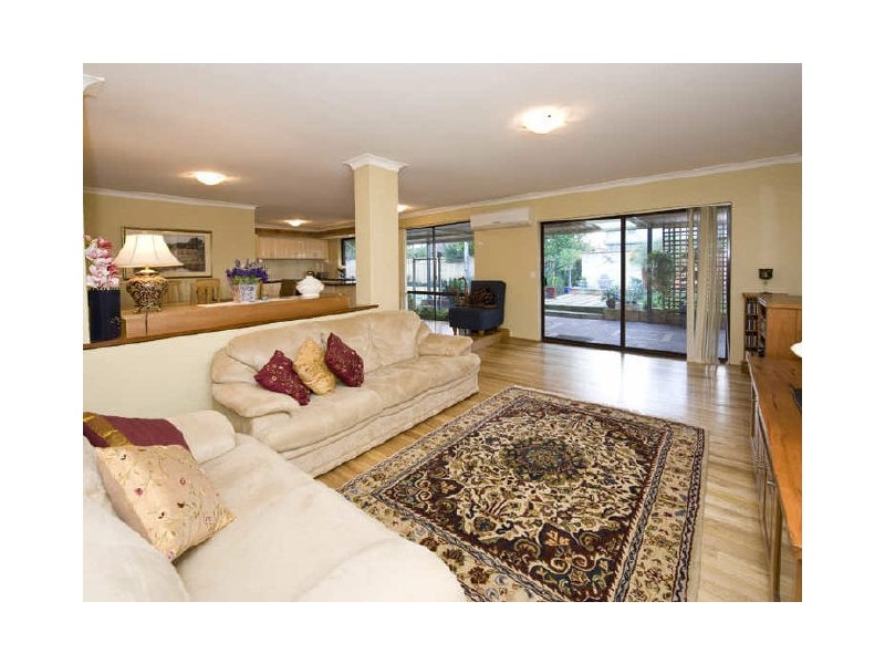 5 Wood Place, Thornlie WA 6108