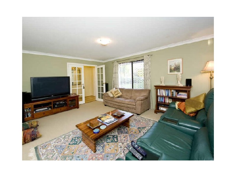 5 Wood Place, Thornlie WA 6108