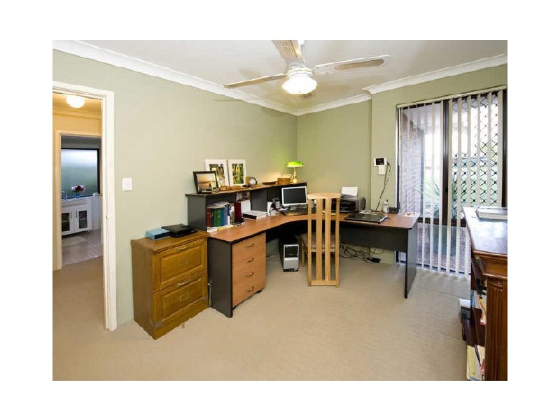 5 Wood Place, Thornlie WA 6108