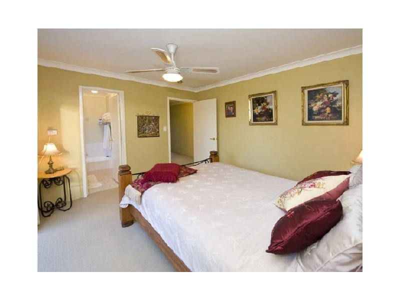 5 Wood Place, Thornlie WA 6108