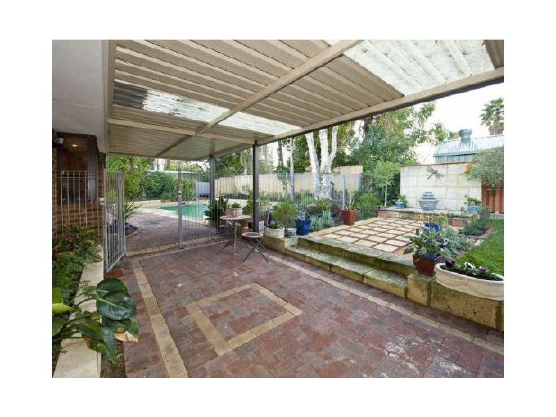 5 Wood Place, Thornlie WA 6108