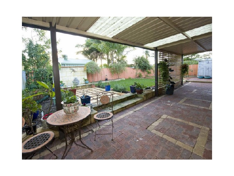 5 Wood Place, Thornlie WA 6108