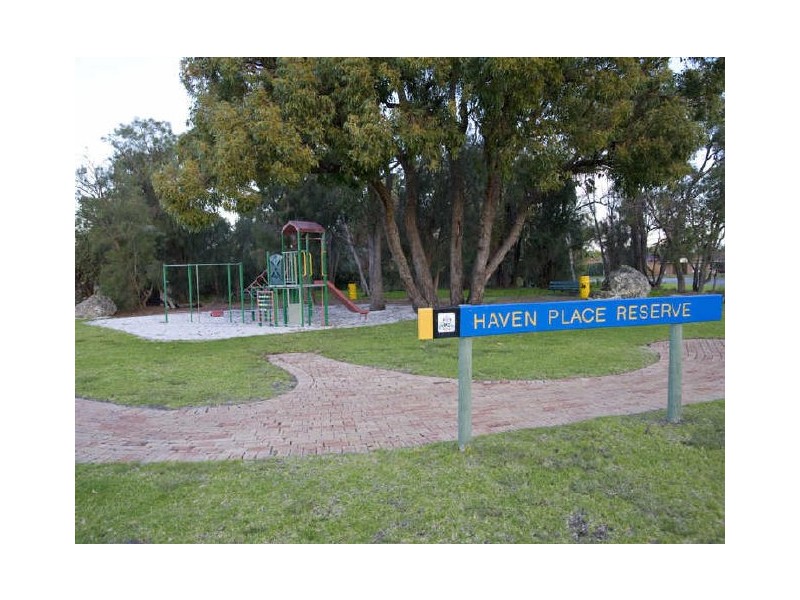 5 Wood Place, Thornlie WA 6108