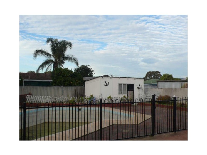 14 Crossford Street, Thornlie WA 6108